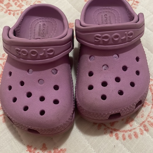 Crocs need some TLC in color lavender - Picture 3 of 3